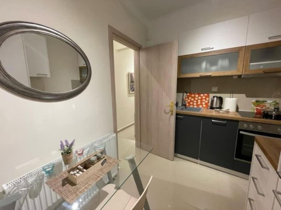 Crimson Suite: 1-Bedroom Apartment In 塞萨洛尼基 外观 照片